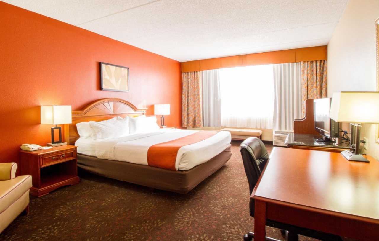 Holiday Inn Chicago North Shore By Ihg Skokie Exterior photo