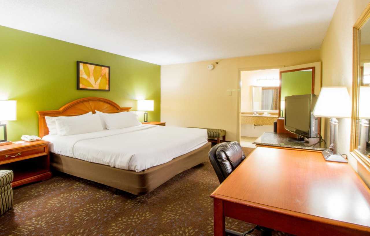 Holiday Inn Chicago North Shore By Ihg Skokie Exterior photo
